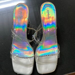 Size 8 1/2 Jacqueline ferrar silver iridescent heels